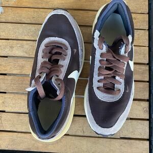 Nike Youth Waffle One Light Chocolate Sneaker Style DC0481-200 Size 4Y